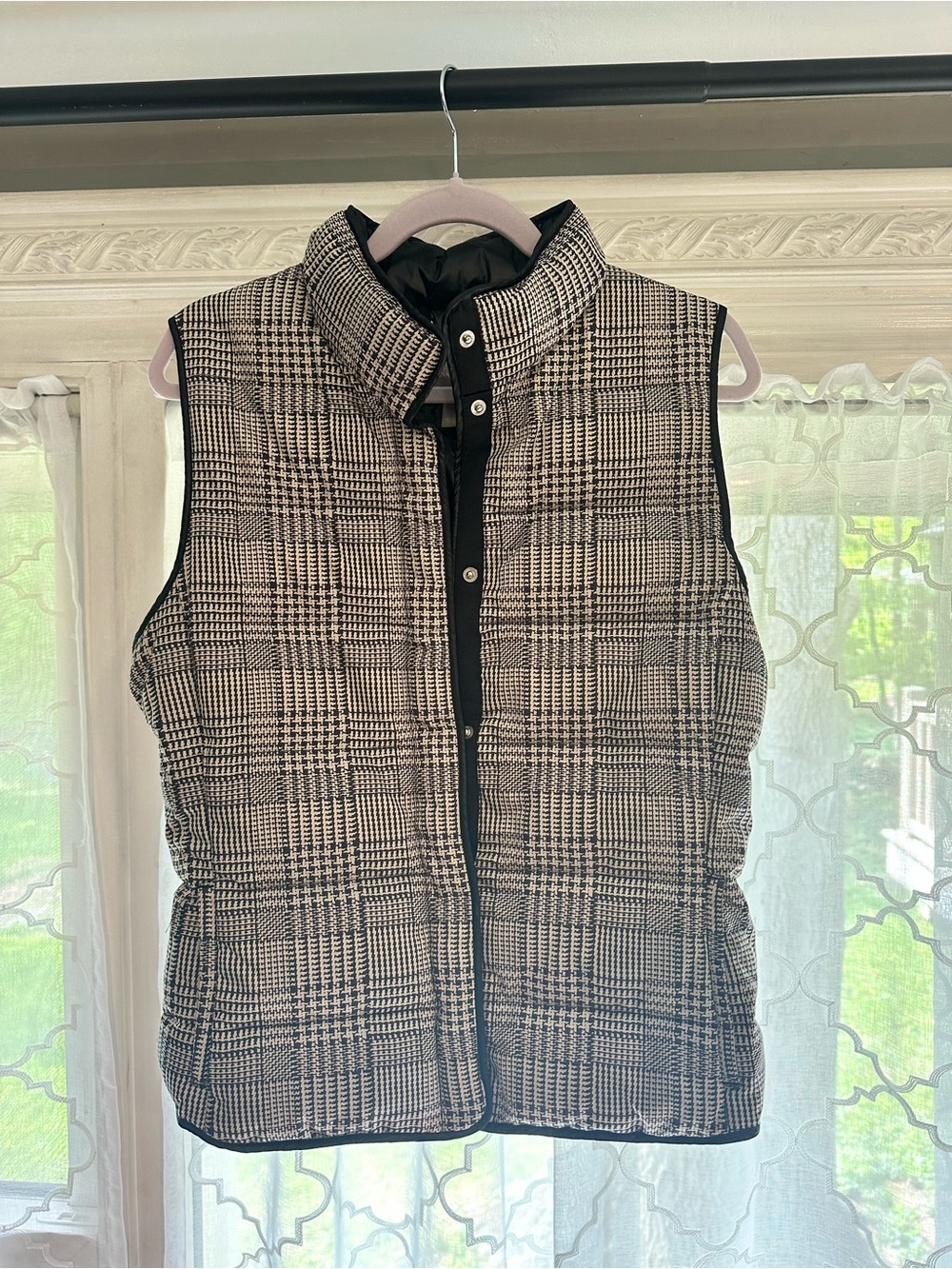 Banana Republic Plaid Quilted Puffer Vest in Black and Cream